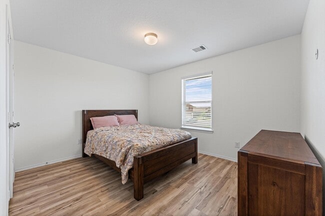 Building Photo - 26003 Amber Pearl Dr