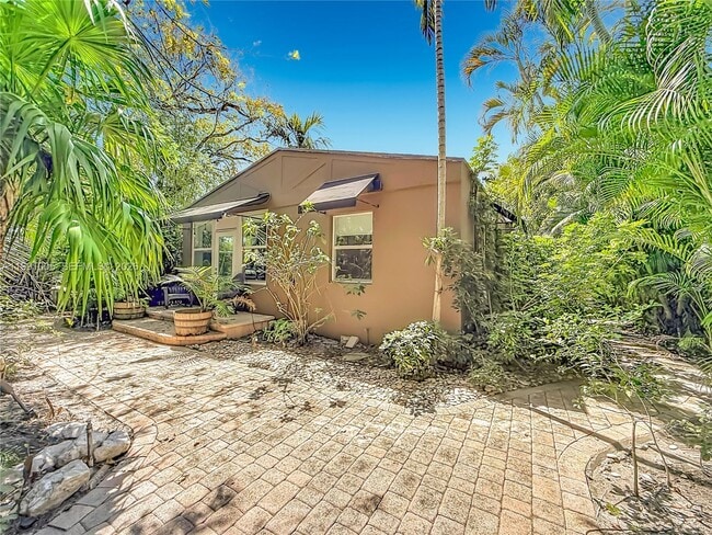 Building Photo - 1419 NE 4th Ct