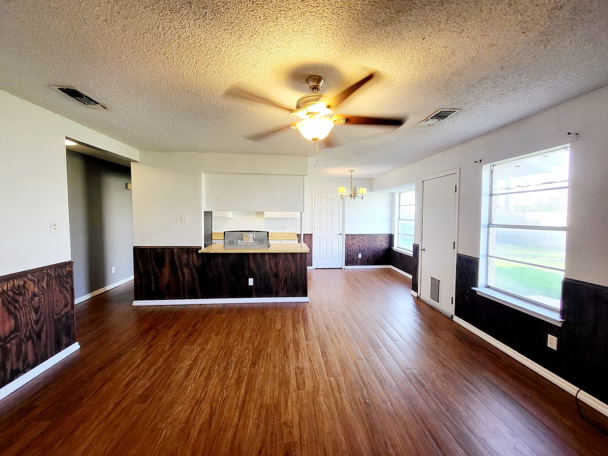 Building Photo - 4016 Eastridge Dr
