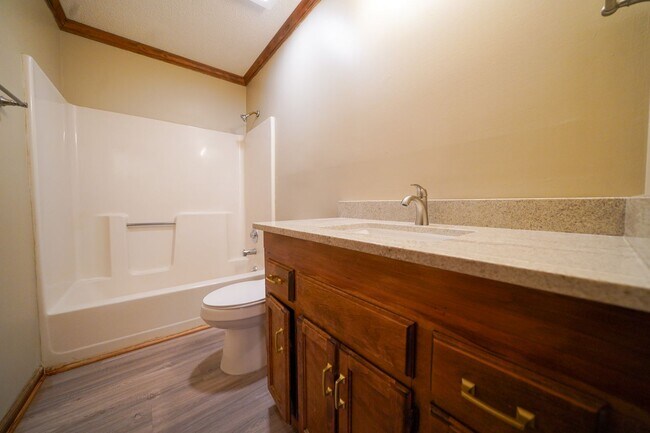 Building Photo - UNCC Area.  2 story 4 BR 2 1/2 BA Large Fe...