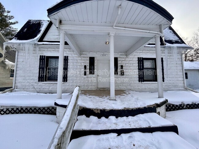 Building Photo - 514 E Center St