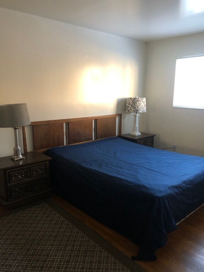 Building Photo - 828 E 200 S