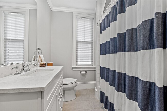 Building Photo - 65 Church St