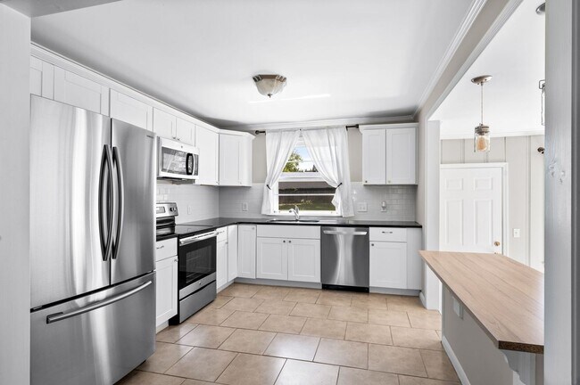 Building Photo - Beautifully Updated 3BR/1.5BA Home in Cove...