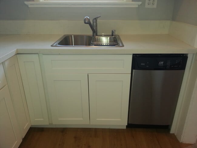 Building Photo - 777 Elmira St