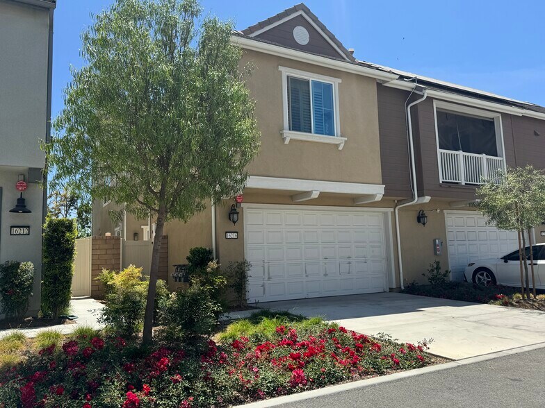 Garage - 16216 Hollyhock Ave