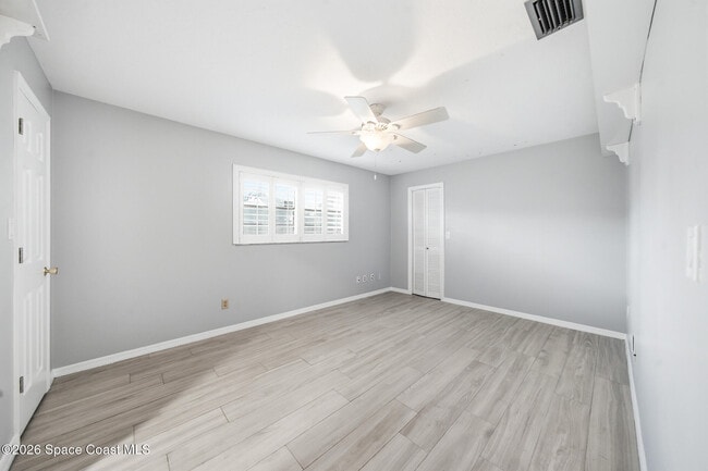 Building Photo - 1172 Bay Dr E