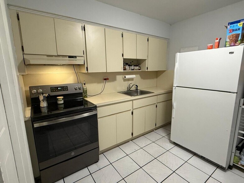 Building Photo - 2734 NW 16th Terrace