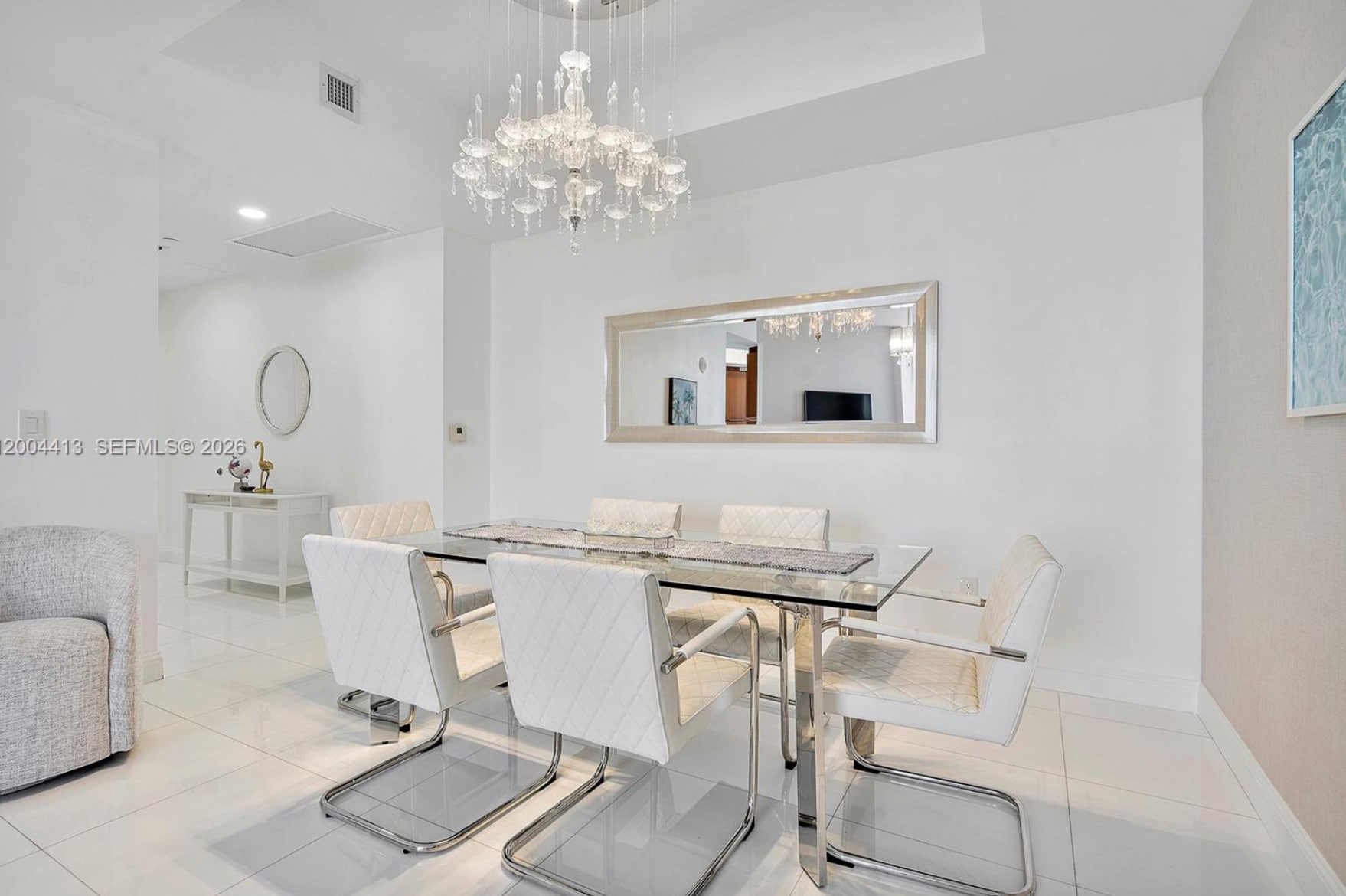 Building Photo - 15811 Collins Ave