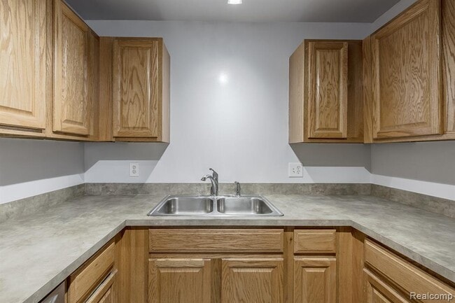 Building Photo - 116 Saber Way