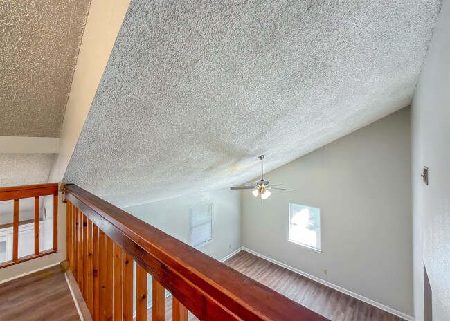 Building Photo - 1556 Twin Lakes Cir