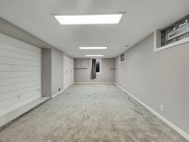 Building Photo - 2729 Vernon Ave S