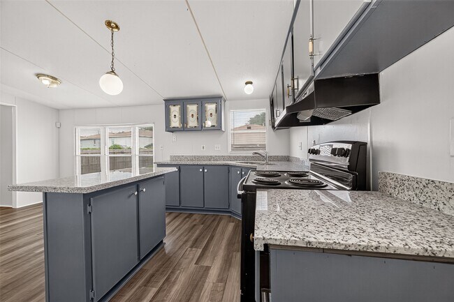 Building Photo - 20306 Mountain Dale Dr