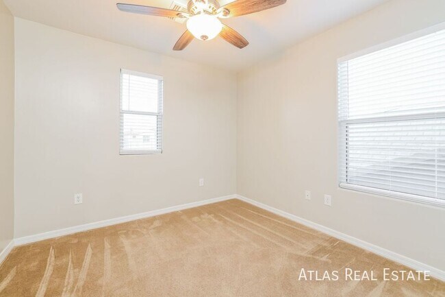 Building Photo - 4814 E Canary Grass Dr