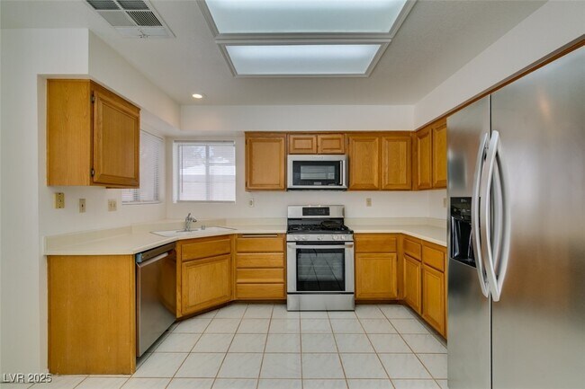 Building Photo - 1101 E Adelman Dr