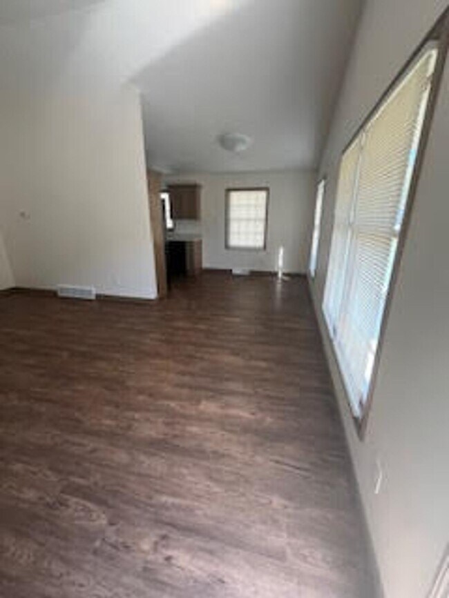 Building Photo - 486 S. Kaser