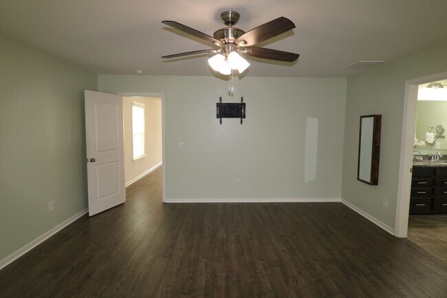 Building Photo - 4515 Wedge Dr