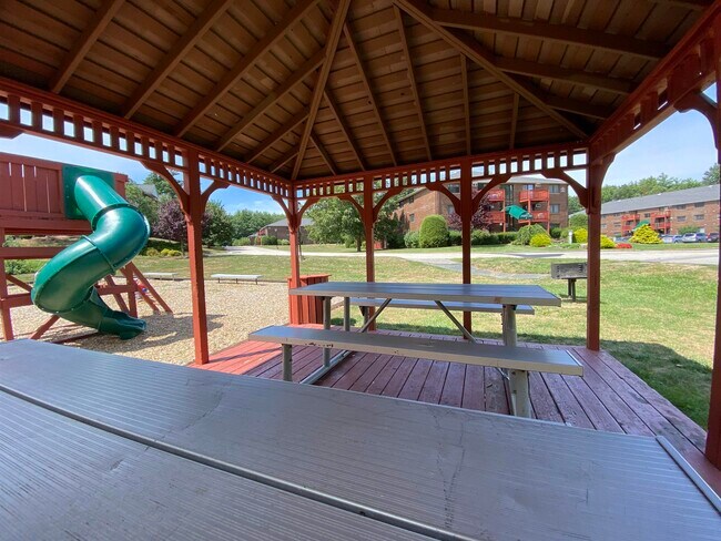 Building Photo - 95 Powers St