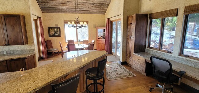 Building Photo - 7104 Canyon Dr