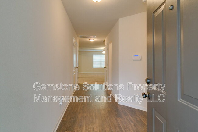 Building Photo - 2508 Queen Bee Dr