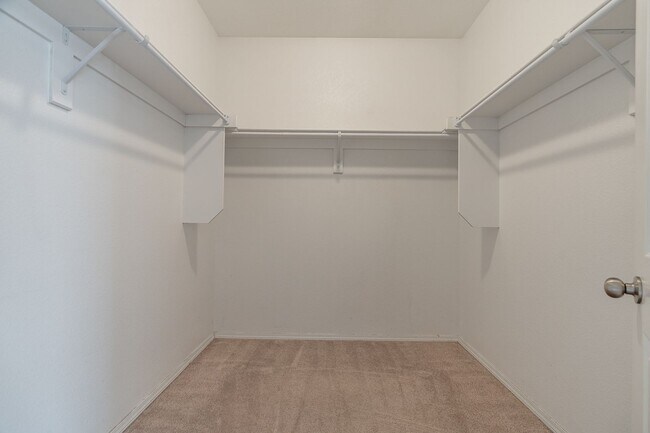 Building Photo - 3 Bedroom 2 Bath West Fay Home w/HUGE Backyard!