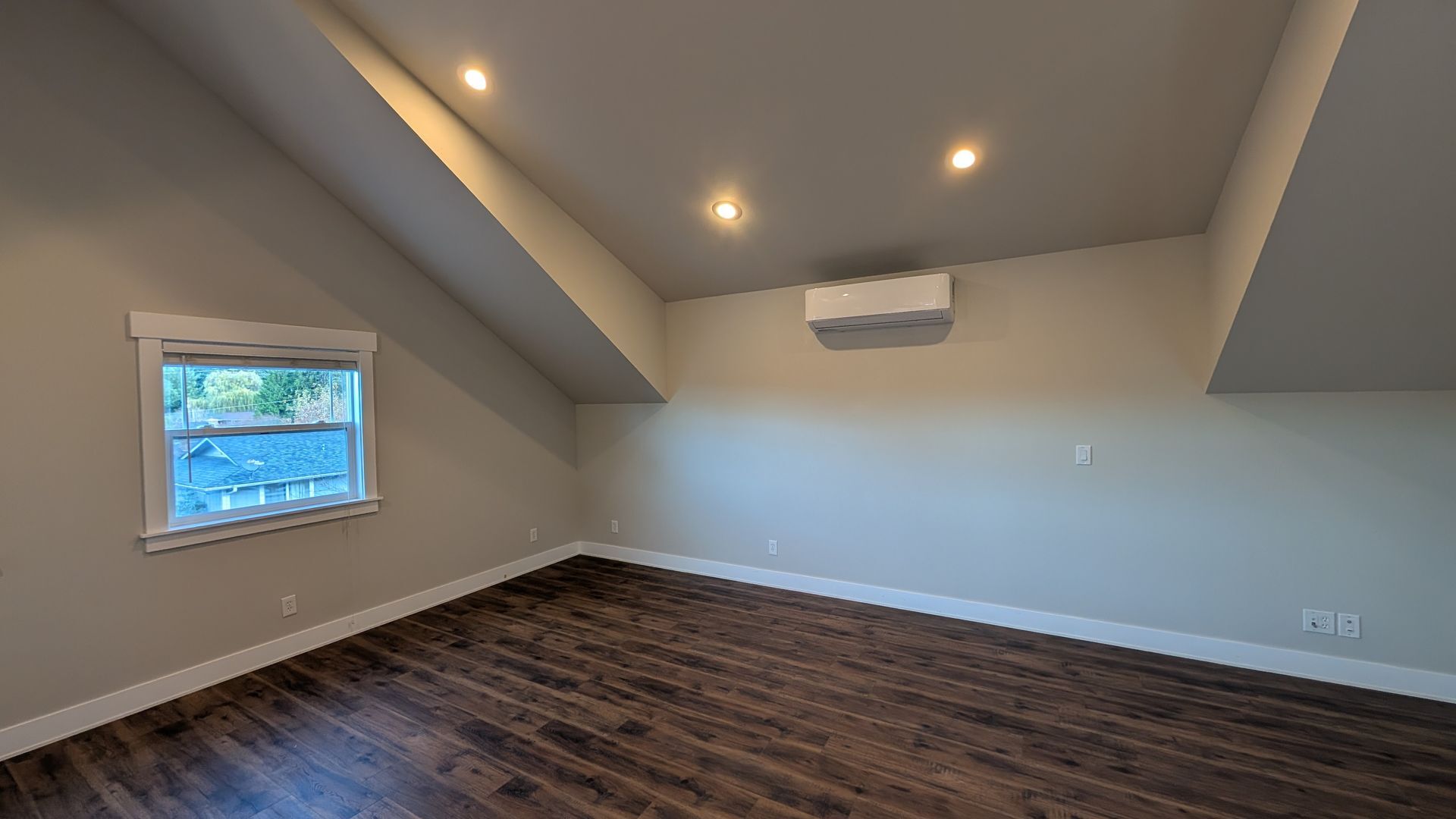 Building Photo - Valley St Duplex