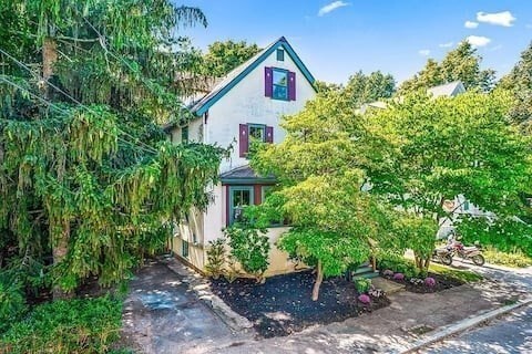 Primary Photo - 65 Arlington St