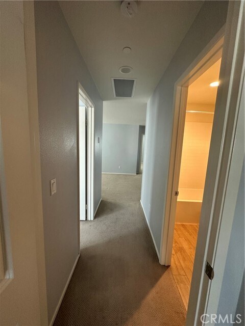 Building Photo - 1055 Raven Ct