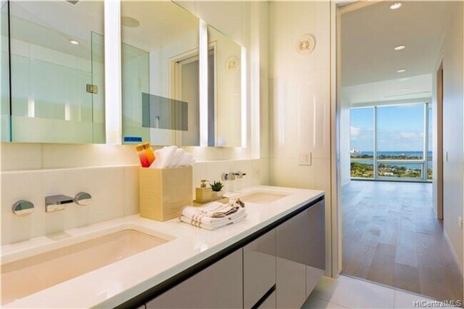 Building Photo - Waiea 11th Floor 2/2.5/2 with Ocean and Diamond Head Views