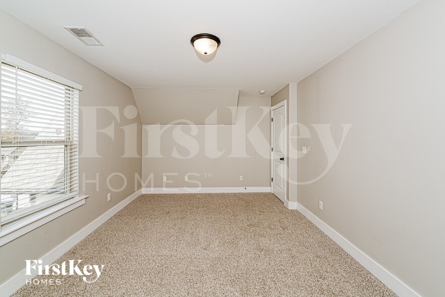 Building Photo - 6366 Cove Ln