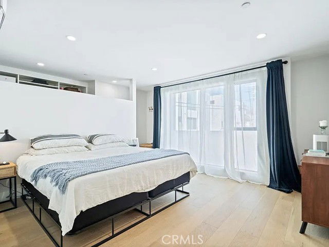 Building Photo - 811 1/2 North Detroit Street, Los Angeles, CA 90046 - 3 BR 3 BA house