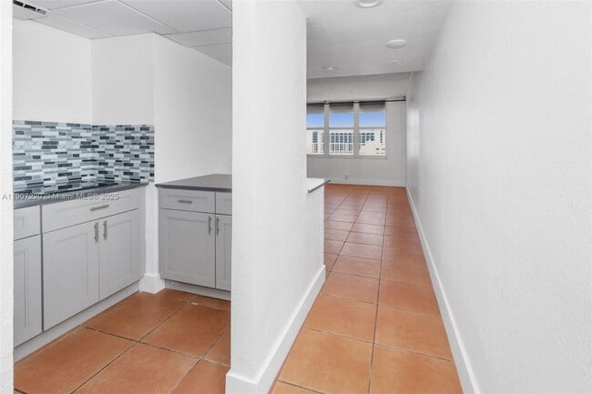 Building Photo - 4747 Collins Ave