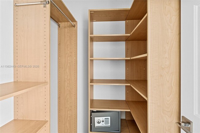 Building Photo - 1643 Brickell Ave