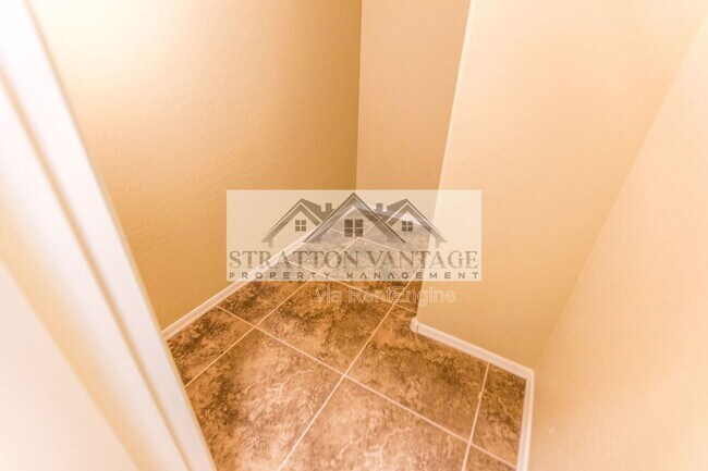 Building Photo - 976 S Adam Way