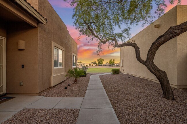 Building Photo - Beautiful 3 bedroom patio home with open f...