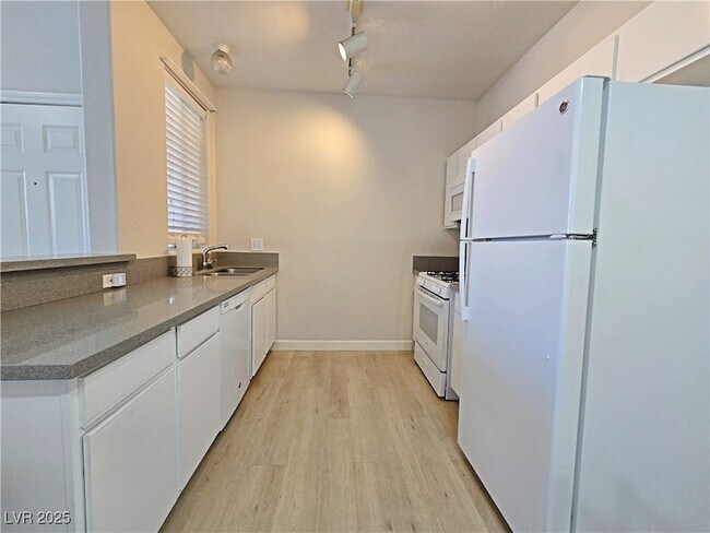 Building Photo - 4960 Harrison Dr