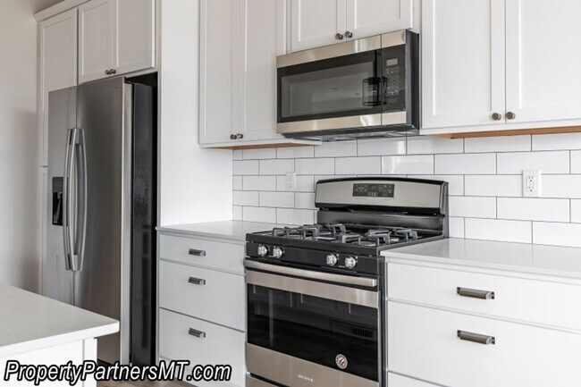 Building Photo - *** Recently built & Dog Friendly *** 3 Bed 2.5 Bath Townhouse