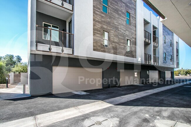 Building Photo - 1443 E Osborn Rd