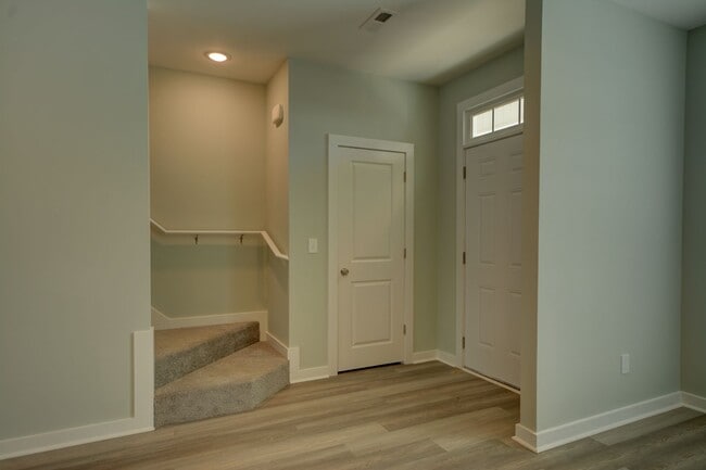 Building Photo - Beachside Village Townhomes: 3 bedroom 3.5...