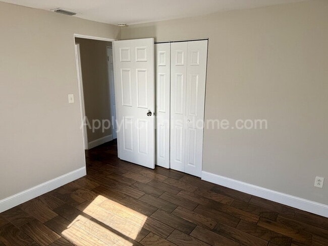 Building Photo - Single Family Home