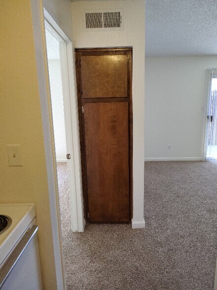 Building Photo - 2401 Christmas Tree Ln