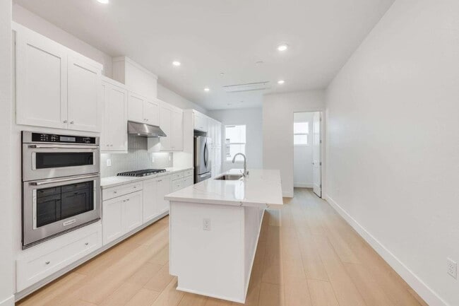 Building Photo - 202 Stone Pine Terrace