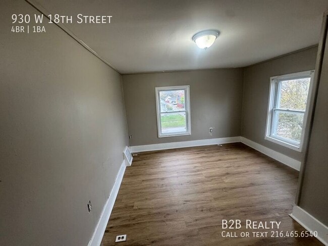 Building Photo - 930 W 18th St