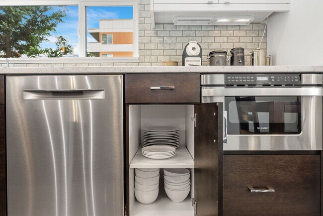 Building Photo - 301 Valley St