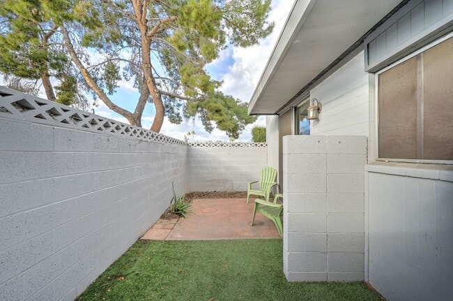 Building Photo - Ready to View Now! Arcadia Lite - 2 bedroom/1 Bath- Adorable Condo and Community-W/T/S are included!