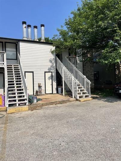 Building Photo - 9806 Roxanna Dr