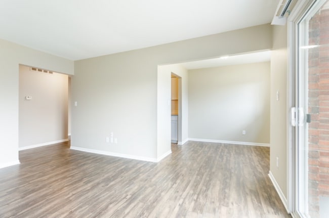 Building Photo - 10015 Groh Rd