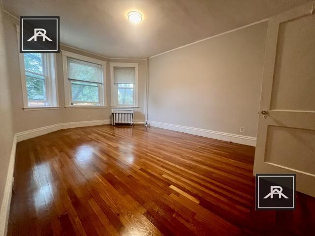 Building Photo - 3 bedroom in Brookline MA 02446