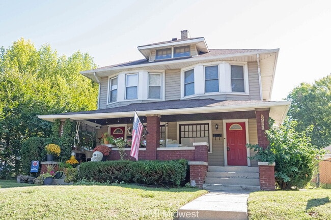 Primary Photo - "Charming 3 Bedroom with Hardwood Floors i...