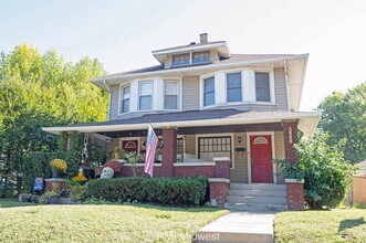 Building Photo - "Charming 3 Bedroom with Hardwood Floors i...